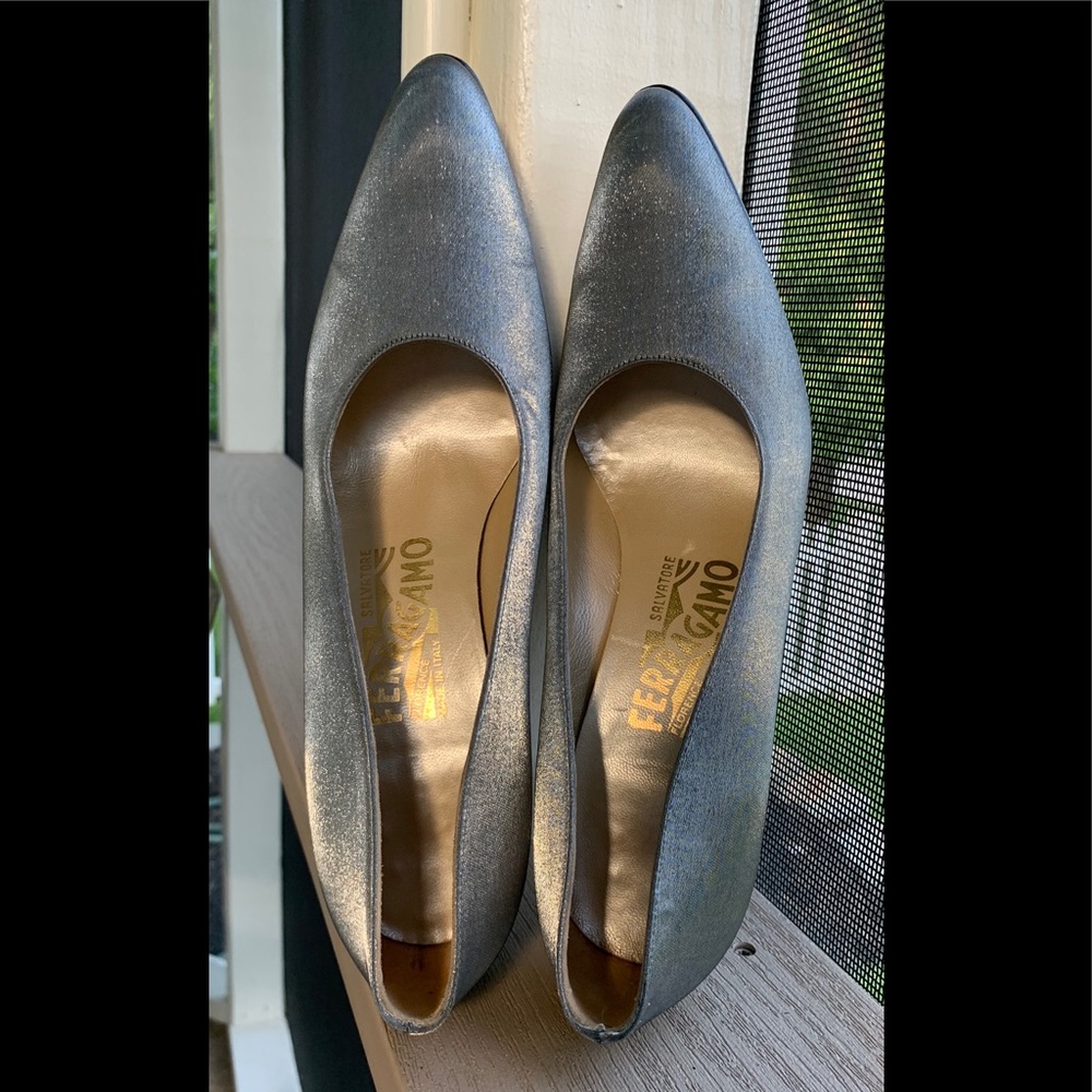 Salvatore Ferragamo Pewter Gray metallic pumps